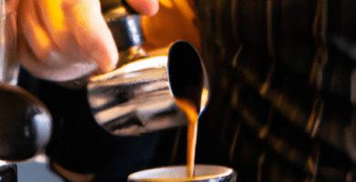 fotografia sobre baristas famosos de cultura del cafe para portada de una categoria en una pagina web sobre cafe y cafe expresso y utiliza mucho el color oro b89634 y en menor medida black 0000 2