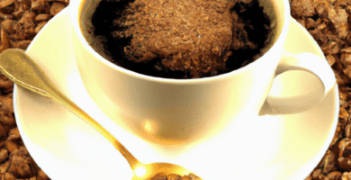 fotografia sobre cafe solo para portada de la categoria mantenimiento en una pagina web sobre cafe expresso y utiliza mucho el color oro b89634 y en menor medida black 000000 y el blanco fffff 1
