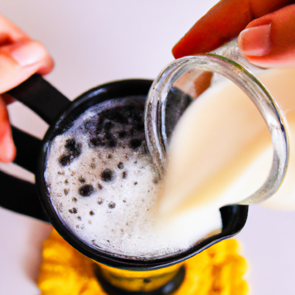 fotografia sobre como limpiar y mantener tu jarra para espumar la leche para portada de una categoria en una pagina web sobre cafe y cafe expresso y utiliza mucho el color oro b89634 y en me