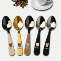 fotografia sobre cucharas medidoras el detalle que marca la diferencia en tu cafe expresso para portada de una categoria en una pagina web sobre cafe y cafe expresso y utiliza mucho el color oro b8 1