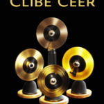 fotografia sobre molinillos de cafe como afecta la calidad del cafe a la molienda para portada de una categoria en una pagina web sobre cafe y cafe expresso y utiliza mucho el color oro b896