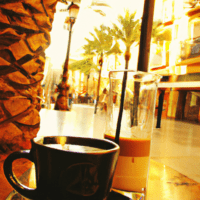 fotografia sobre cafeterias de murcia delicioso para portada de una categoria en una pagina web sobre cafe y cafe expresso y utiliza mucho el color oro b89634 y en menor medida el color black 00