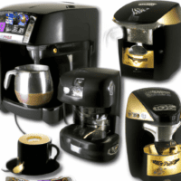 fotografia sobre como almacenar los accesorios de tu maquina de cafe expresso para portada de una categoria en una pagina web sobre cafe y cafe expresso y utiliza mucho el color oro b89634 y