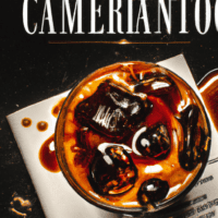 fotografia sobre como hacer un americano con un toque de caramelo para portada de una categoria en una pagina web sobre cafe y cafe expresso y utiliza mucho el color oro b89634 y en menor medida el