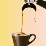 fotografia sobre con que frecuencia debes descalcificar tu maquina de cafe expresso para portada de una categoria en una pagina web sobre cafe y cafe expresso y utiliza mucho el color oro b89
