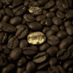 fotografia sobre los secretos detras de los granos de cafe para un expresso perfecto para portada de una categoria en una pagina web sobre cafe y cafe expresso y utiliza mucho el color oro b89634 y