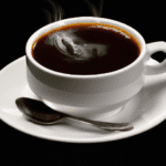 fotografia sobre los secretos detras de un buen cafe americano para portada de una categoria en una pagina web sobre cafe y cafe expresso y utiliza mucho el color oro b89634 y en menor medida el co