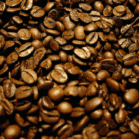 fotografia sobre origenes del cafe expresso peruano un sabor andino para portada de una categoria en una pagina web sobre cafe y cafe expresso y utiliza mucho el color oro b89634 y en menor medida