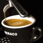 fotografia sobre por que elegir cafe descafeinado para tu maquina de espresso para portada de una categoria en una pagina web sobre cafe y cafe expresso y utiliza mucho el color oro b89634 y