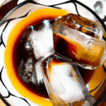 fotografia sobre prepara en casa el cafe con hielo de tu cafeteria favorita para portada de una categoria en una pagina web sobre cafe y cafe expresso y utiliza mucho el color oro b89634 y en menor