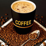 fotografia sobre que es el cafe mocha y como se prepara para portada de una categoria en una pagina web sobre cafe y cafe expresso y utiliza mucho el color oro b89634 y en menor medida el co